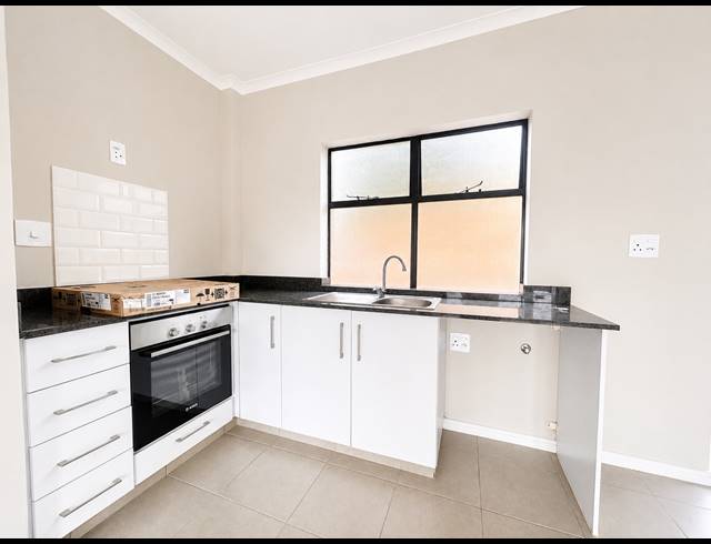 1 BEDROOM APARTMENT TO LET IN WATERFALL